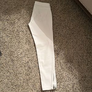 White Hollister skinny jeans with zipper at the bottom! Like new